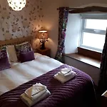 The Black Bull At Nateby Kro 4*